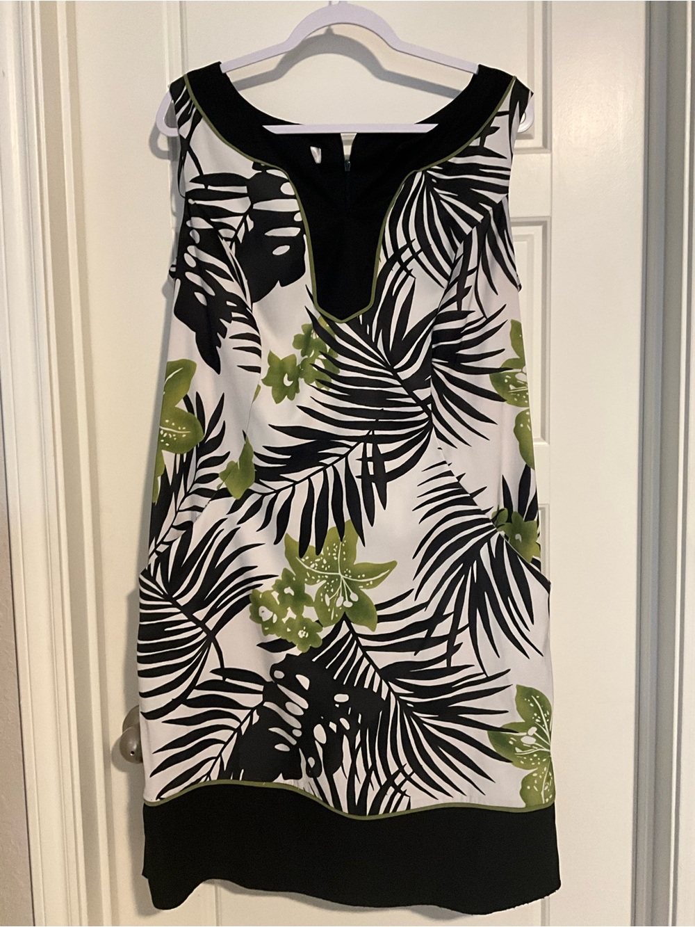 Dress Barn Woman 14 Tropical Palm Leaf Floral Shift Dress Black, White & Green